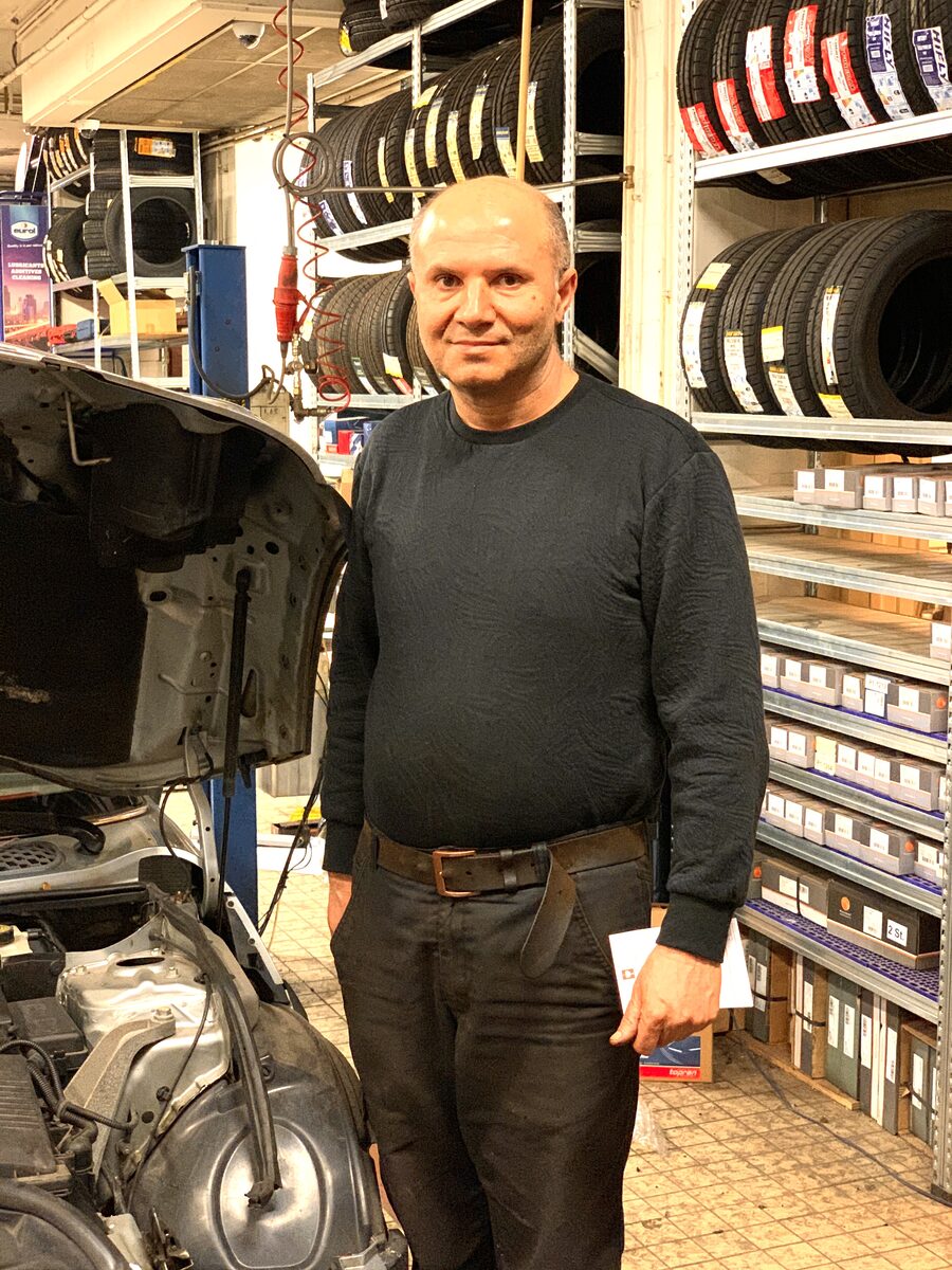 Hikmet Sener, eigenaar van TCE Autoservice